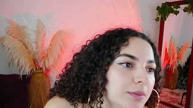 Snapshot of merida_bell18 chatting on 12-15-25, 10:58 merida bell18 online show from 12-15-25, 10:58