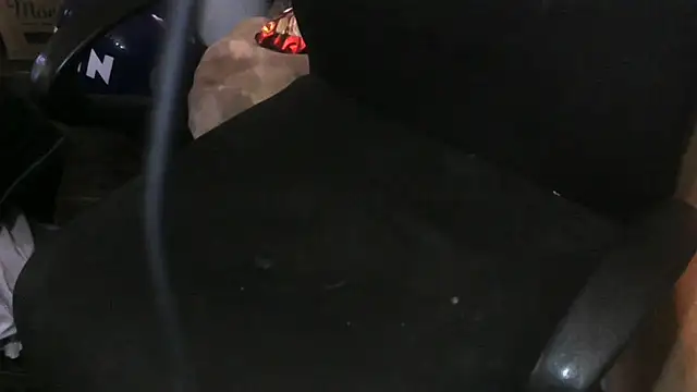 Snapshot of troyztrickz chatting on 02-08-26, 08:29 troyztrickz online show from 02-08-26, 08:29