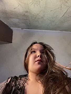 Snapshot of Var_Kiss chatting on 10-18-25, 09:21 Var Kiss online show from 10-18-25, 09:21