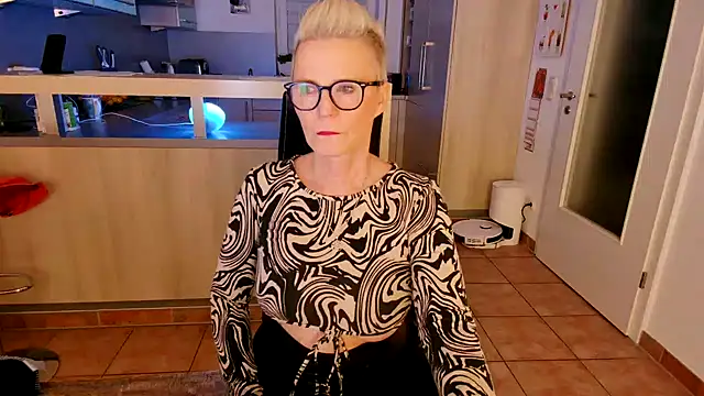 German Milf online show from 12-18-24, 06:03