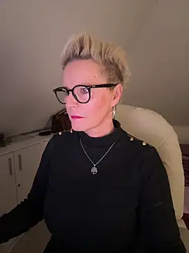 German Milf online show from 12-22-25, 02:58