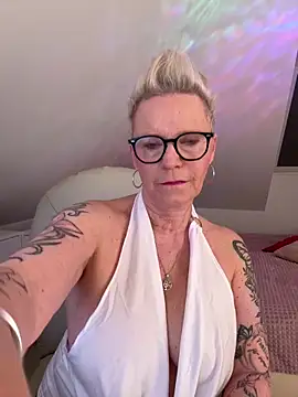 German Milf online show from 03-31-26, 01:00