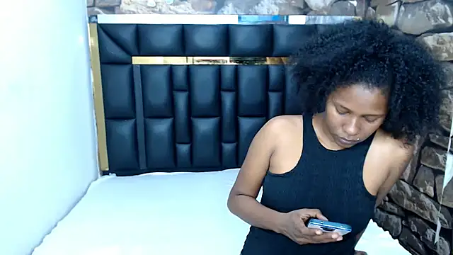 lizeth keilyn online show from 12-31-24, 01:30