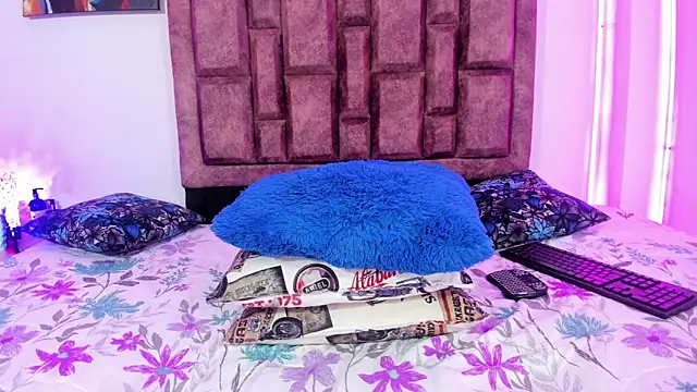 Snapshot of NaughtyAnaa chatting on 10-11-25, 04:16 NaughtyAnaa online show from 10-11-25, 04:16