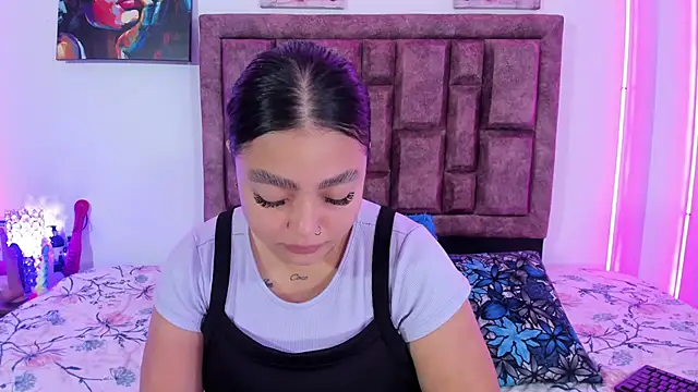 Snapshot of NaughtyAnaa chatting on 10-17-25, 03:36 NaughtyAnaa online show from 10-17-25, 03:36