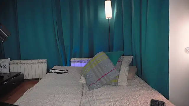 Snapshot of VIktorSecret chatting on 11-28-25, 04:15 VIktorSecret online show from 11-28-25, 04:15