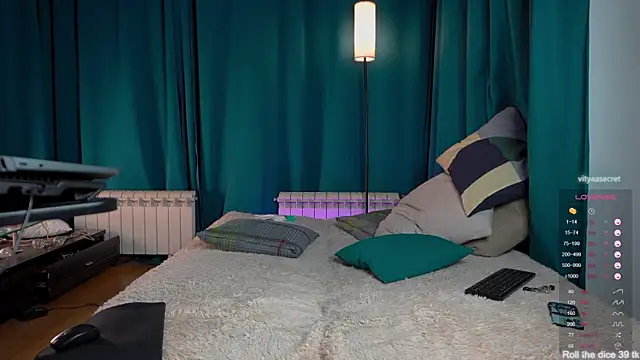 Snapshot of VIktorSecret chatting on 12-22-25, 03:47 VIktorSecret online show from 12-22-25, 03:47