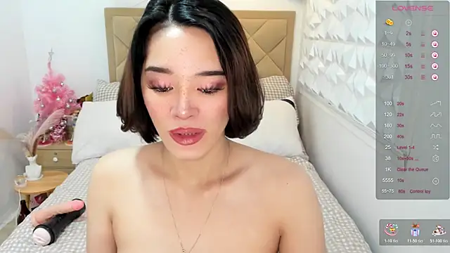 Snapshot of TsHeartXxx chatting on 02-10-26, 05:55 TsHeartXxx online show from 02-10-26, 05:55