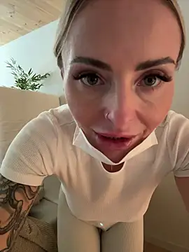 EmaSalis online show from 12-19-25, 01:29