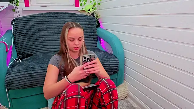 Misss Vikk online show from 11-25-25, 07:30