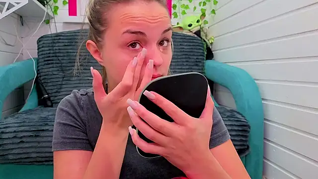 Misss Vikk online show from 11-29-25, 06:16