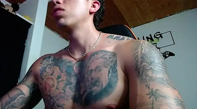 Snapshot of Adam_Hudsond chatting on 12-05-24, 10:01 Adam Hudsond online show from 12-05-24, 10:01