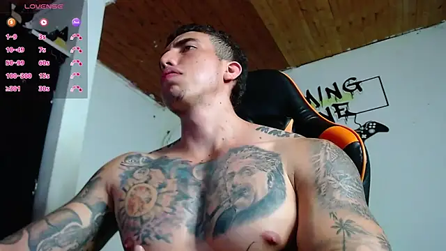 Snapshot of Adam_Hudsond chatting on 12-18-24, 10:35 Adam Hudsond online show from 12-18-24, 10:35