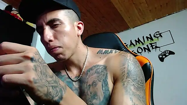 Snapshot of Adam_Hudsond chatting on 01-26-25, 12:26 Adam Hudsond online show from 01-26-25, 12:26