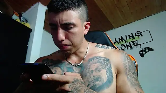 Snapshot of Adam_Hudsond chatting on 02-03-25, 11:58 Adam Hudsond online show from 02-03-25, 11:58