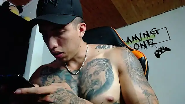 Snapshot of Adam_Hudsond chatting on 02-06-25, 10:53 Adam Hudsond online show from 02-06-25, 10:53