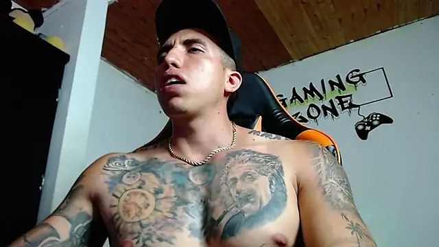 Snapshot of Adam_Hudsond chatting on 02-07-25, 01:58 Adam Hudsond online show from 02-07-25, 01:58