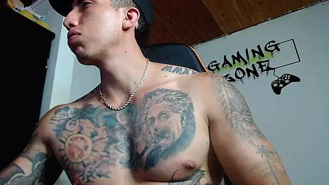 Snapshot of Adam_Hudsond chatting on 02-11-25, 04:13 Adam Hudsond online show from 02-11-25, 04:13