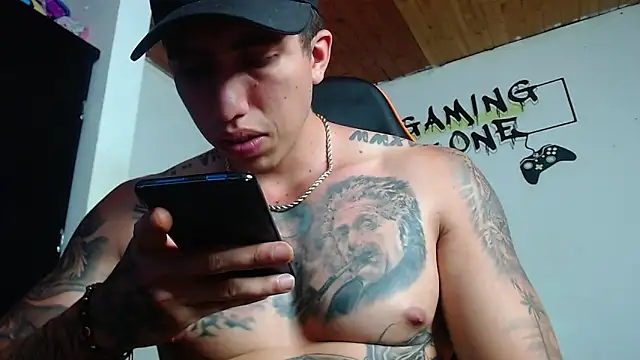 Snapshot of Adam_Hudsond chatting on 03-04-25, 10:05 Adam Hudsond online show from 03-04-25, 10:05