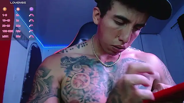 Snapshot of Adam_Hudsond chatting on 03-18-25, 12:27 Adam Hudsond online show from 03-18-25, 12:27