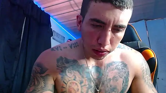 Snapshot of Adam_Hudsond chatting on 10-23-25, 01:32 Adam Hudsond online show from 10-23-25, 01:32