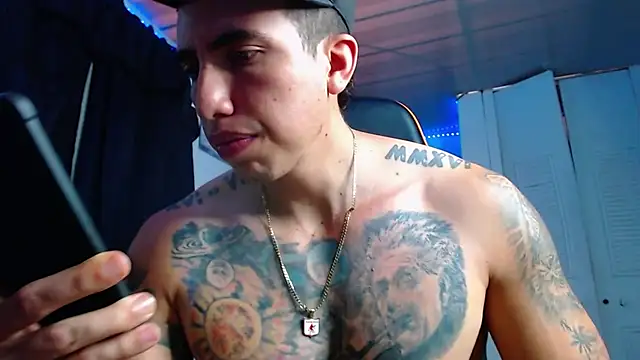 Snapshot of Adam_Hudsond chatting on 10-27-25, 04:11 Adam Hudsond online show from 10-27-25, 04:11