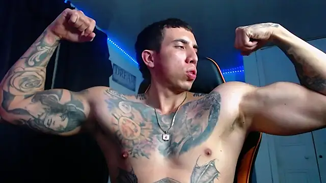 Snapshot of Adam_Hudsond chatting on 10-29-25, 01:52 Adam Hudsond online show from 10-29-25, 01:52