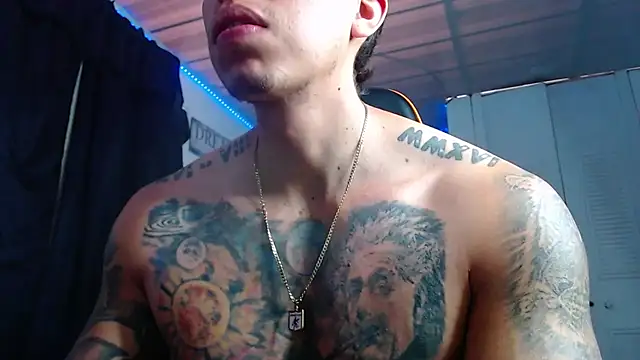 Snapshot of Adam_Hudsond chatting on 10-30-25, 03:13 Adam Hudsond online show from 10-30-25, 03:13