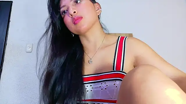 Snapshot of Sweet_baby_hellen chatting on 03-05-25, 03:51 Sweet baby hellen online show from 03-05-25, 03:51