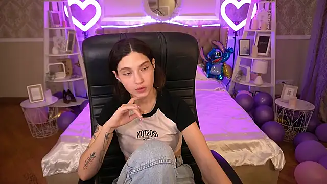 BabyFlowerr online show from 01-30-25, 04:37