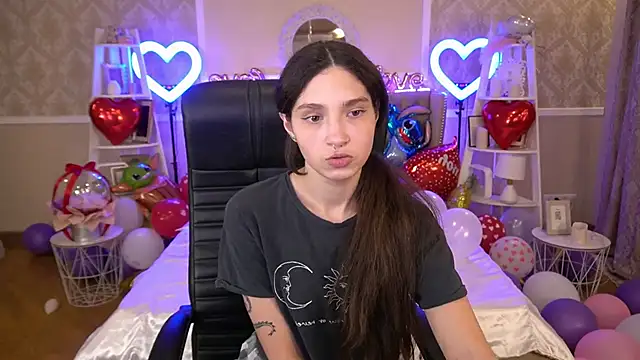 BabyFlowerr online show from 02-18-25, 02:05