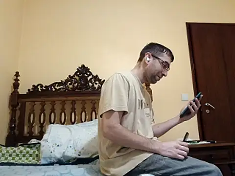 Snapshot of White_rabbit_ chatting on 11-15-25, 04:03 White rabbit online show from 11-15-25, 04:03