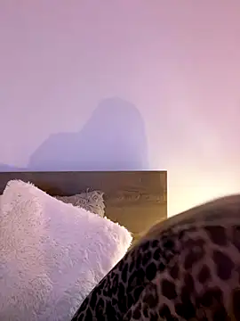 Eva Ryen online show from 10-26-25, 04:57