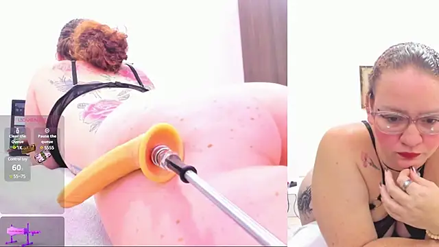 Paulina Davis  online show from 01-21-25, 03:26