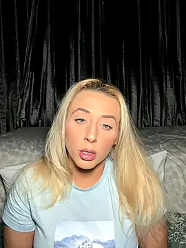 Snapshot of Strongqueen chatting on 11-08-25, 08:07 Strongqueen online show from 11-08-25, 08:07