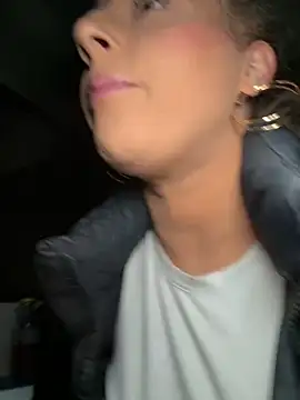 Snapshot of Strongqueen chatting on 11-09-25, 09:02 Strongqueen online show from 11-09-25, 09:02