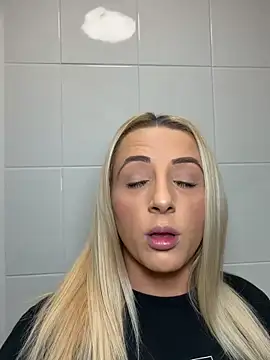 Snapshot of Strongqueen chatting on 11-21-25, 06:50 Strongqueen online show from 11-21-25, 06:50