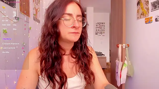 linda giggle online show from 11-12-25, 02:39