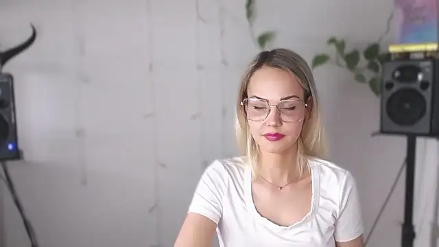 Snapshot of LexiexPlay chatting on 01-07-25, 11:26 LexiexPlay online show from 01-07-25, 11:26