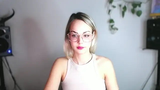 Snapshot of LexiexPlay chatting on 02-24-25, 09:52 LexiexPlay online show from 02-24-25, 09:52