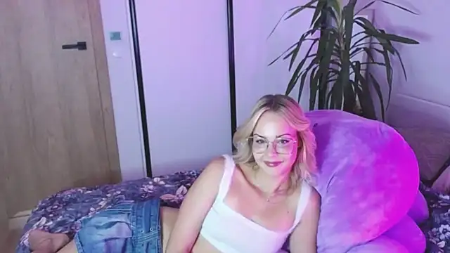 Snapshot of LexiexPlay chatting on 09-10-25, 06:57 LexiexPlay online show from 09-10-25, 06:57