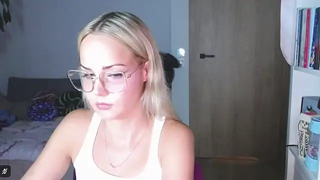 Snapshot of LexiexPlay chatting on 10-15-25, 06:57 LexiexPlay online show from 10-15-25, 06:57