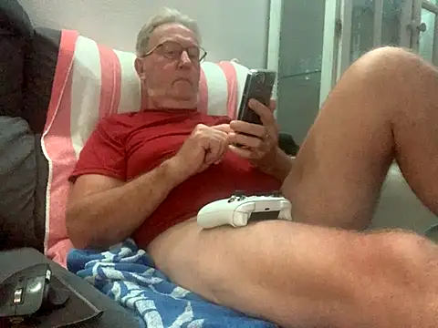 Snapshot of Nudelschwanz chatting on 10-25-25, 05:40 Nudelschwanz online show from 10-25-25, 05:40