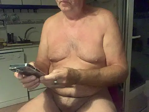 Snapshot of Nudelschwanz chatting on 11-05-25, 05:29 Nudelschwanz online show from 11-05-25, 05:29