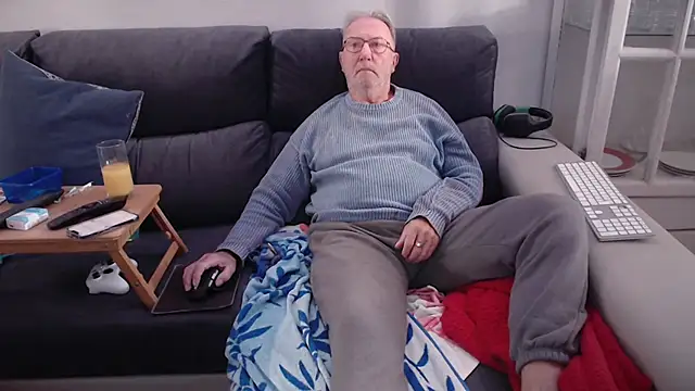 Snapshot of Nudelschwanz chatting on 12-02-25, 01:17 Nudelschwanz online show from 12-02-25, 01:17