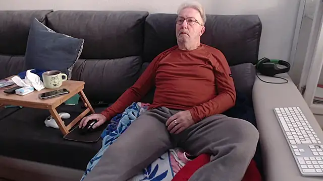 Snapshot of Nudelschwanz chatting on 12-03-25, 09:07 Nudelschwanz online show from 12-03-25, 09:07