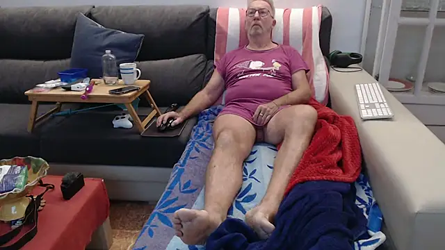 Snapshot of Nudelschwanz chatting on 12-04-25, 07:06 Nudelschwanz online show from 12-04-25, 07:06