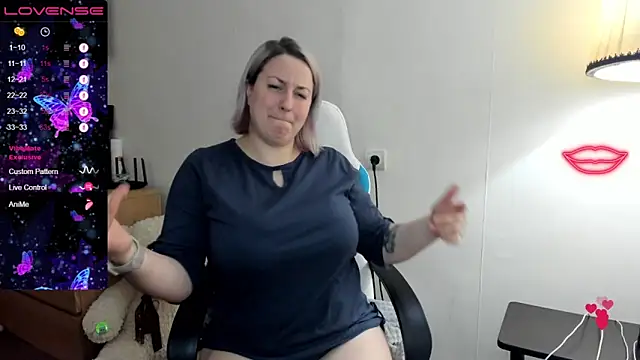 Snapshot of Christen_John_lover chatting on 03-01-25, 03:05 Christen John lover online show from 03-01-25, 03:05