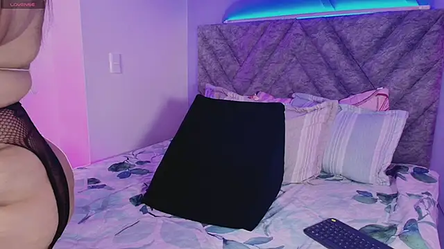 emmajohnss online show from 11-06-25, 04:02