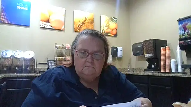 Snapshot of Hornybbw1978 chatting on 10-14-25, 06:25 Hornybbw1978 online show from 10-14-25, 06:25